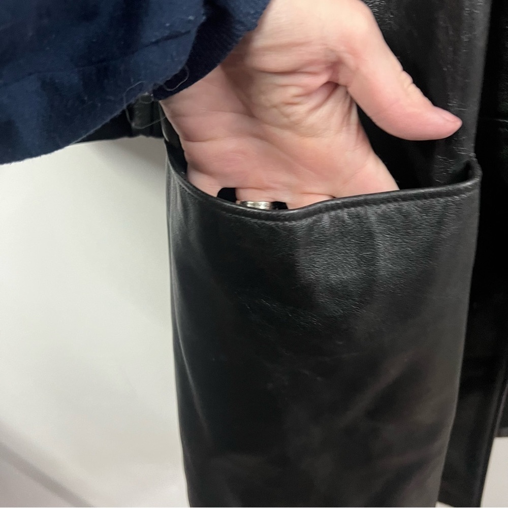 Vintage Black Leather Jacket - Picture 5 of 15